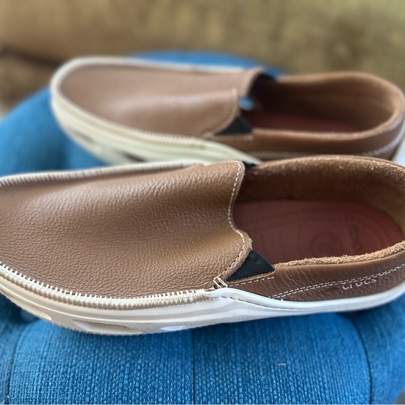 LIKE ? ! CROCS Men\'s Tan Leather Slip-On Loafers. Tideline. Fit like 11.5. main image 9